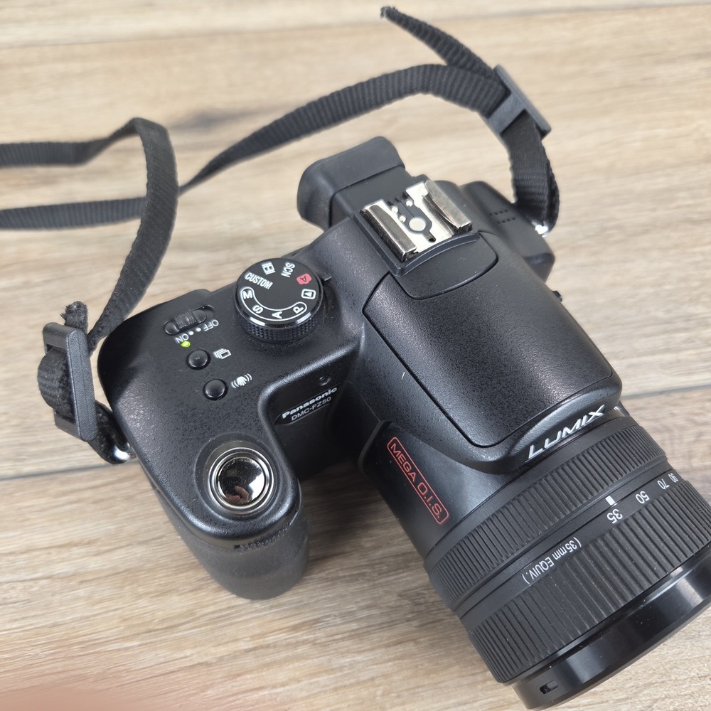 Panasonic LUMIX DMC-FZ50 10.1MP Digital Camera Black w/ Charger & 2 Batteries - Picture 6 of 16